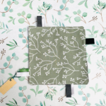 Stof with Love , Labeldoekje , Olijfgroen met witte takjes