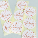 ViaSuuS stipjes in zachte aardetinten , sticker rond 50mm `Bedankt`  (per 10 stuks)