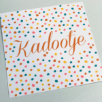 ViaSuuS stipjes vrolijke kleuren, vierkante kaart `Kadootje` per stuk