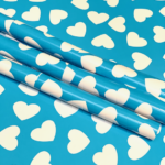 Kadopapier / inpakpapier , Blauw met witte harten  ( 30cmx1meter)