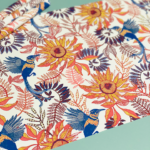 Kadopapier / inpakpapier `Kolibri` herfst kleuren op offwhite  ( 30cmx1meter)