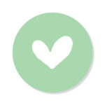 *JUDITH maakt , sticker 40mm, Hartje wit op lichtgroene basis ( per 10 stuks )