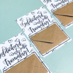 X-Mar , Geld envelop-kaart `Gefeliciteerd met jullie trouwdag` hartjes