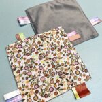 Stof with Love , Labeldoekje , Bloemetjes klein in warme kleuren