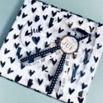 Kadosetje voor de juf, zwart wit katoenen tas met sprinkles plus spiegeltje `Juf`