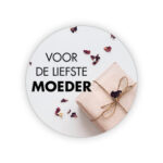 Stickers, rond 35mm `Voor de liefste moeder`met een pakje op de achtergrond   ( per 10 stuks )