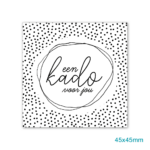 Sticker vierkant 45mm `Een kado voor jou` witte basis met zwarte stippen ( per 10 stuks )