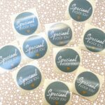 By Studio Steef , sticker `Speciaal voor jou` grijs groen , per 10 stuks