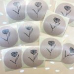 Studio Jans, sticker 45mm `Bloem nude`  ( per 10 stuks )