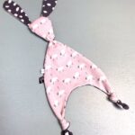 Ook Wauw , Knuffelkonijn, Lichtroze schaapjes print / grijs met witte vlekjes