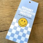 Give X , kadokaartje pastel smileys ` Bedankt aller tofste meester `