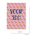 JUDITH maakt , A7 kaartje  `Voor jou` kleine bloemetjes achtergrond