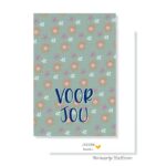 JUDITH maakt , mini kaartje  `Voor jou` met bloemetjes op zacht groene achtergrond