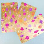 Kadozakje, Medium 12cmx19cm `Kerstballen` roze oranje paars op goud ( per stuk )