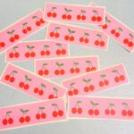 Sticker langwerpig 100mm x 30mm `Cherries kersjes rijtje ` ( set van 10 stuks )