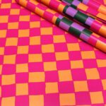 Kadopapier / inpakpapier `Grid oranje roze`  ( 30cmx1meter )