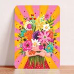 Aniet Illustration, kaart A6 `Bos bloemen in armen op roze/gele achtergrond`