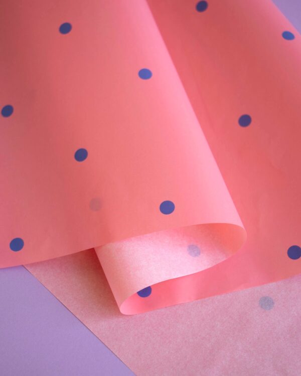 Vloeipapier zijdepapier `Dotties stippen blauw op roze `  ( per 2 vellen ) - Afbeelding 1