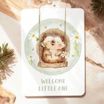 Aniet Illustration, kaart A6 `Welcome little one` egeltje op schommel