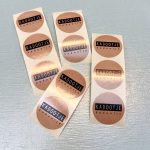 Sticker rond 35mm , `Kadootje kraft zwart`  ( set van 10 stuks )