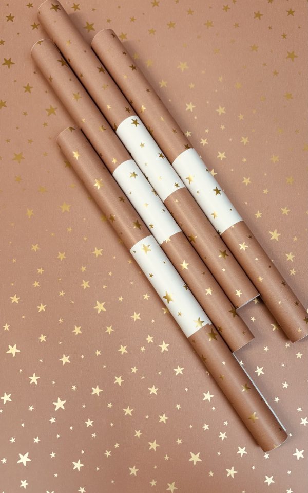 Kadopapier / inpakpapier `Little stars` sterren print goud op mokka ( 30cmx1meter ) - Afbeelding 1