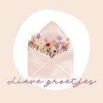 By Streepjes Designs, A6 kaart `Lieve groetjes` envelop met bloemen