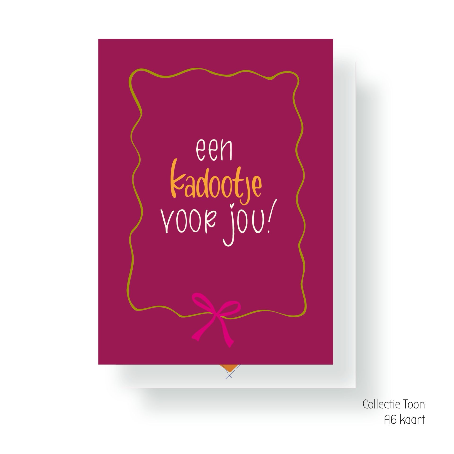 Afbeelding 2 JUDITH maakt , A6 kaart `Een kadootje voor jou` burgundy met roze strikje - Afbeelding 1