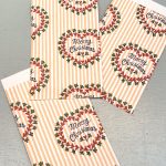 Kadozakje, Medium 12cmx19cm `Merry Christmas` letters met kerstkrans ( per stuk )