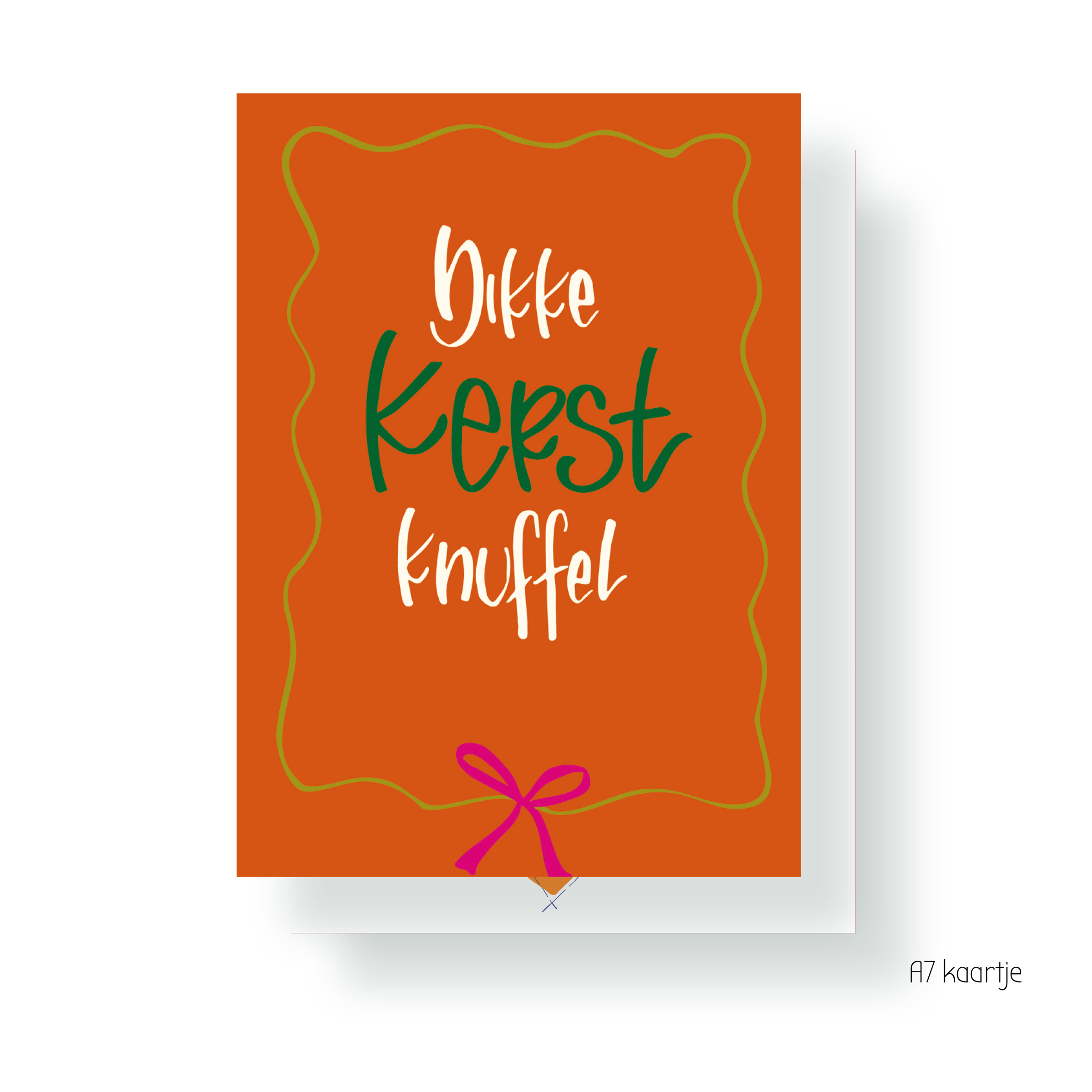 Via Suus7 JUDITH maakt , A7 kaartje `Dikke kerstknuffel` roest kleur met roze strikje - Afbeelding 1