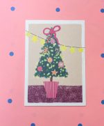Kaartenpret, A6 kerst kaart van karton `Kerstboom met lichtjes en strik`