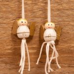 Decoratie engeltjes gelukshangertjes goud met wit ( +/_) 15mm , per 4 stuks - Afbeelding 3