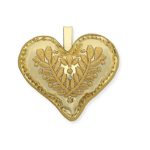 BW Decoratie hanger hart goud met geborduurde bladeren  ( +/_) 65mm x 60mm,  per stuk