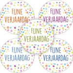 Sticker rond 35mm `Fijne verjaardag` vrolijk gekleurde confetti ( mix van 10 stuks )
