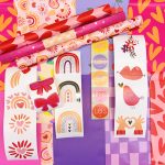 Inpakset `Liefs` roze rood oranje paars