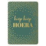 KP kaart A6 `hiep hiep hoera` gouden stipjes op groene basis