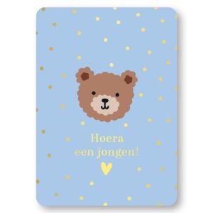 KP kaart A6 `Hoera een jongen! ` beertje op blauwe basis met gouden stipjes