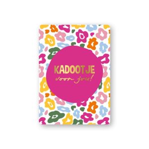 KP klein kaartje A7 , `Kadootje voor jou` kleurrijke panter print met roze