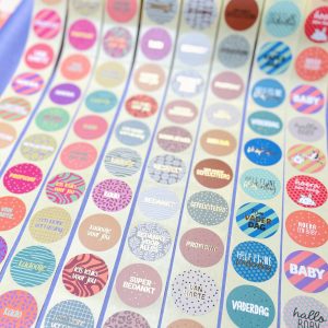 Sticker rond 35mm, kleur en print MEGA MIX  ( mix van 80 stuks )