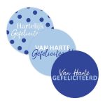 Sticker rond 40mm `Van harte gefeliciteerd` blauw lichtblauw stipjes  ( mix van 10 stuks )