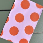 Kadozakje, Medium 12cmx19cm `Big dots` oranje roze   ( per stuk )
