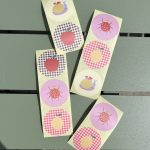 Sticker rond 50mm sticky lemon ` Once upon a lemon tree` appel lieveheersbeestje citroen slak   ( mix van 10 stuks )