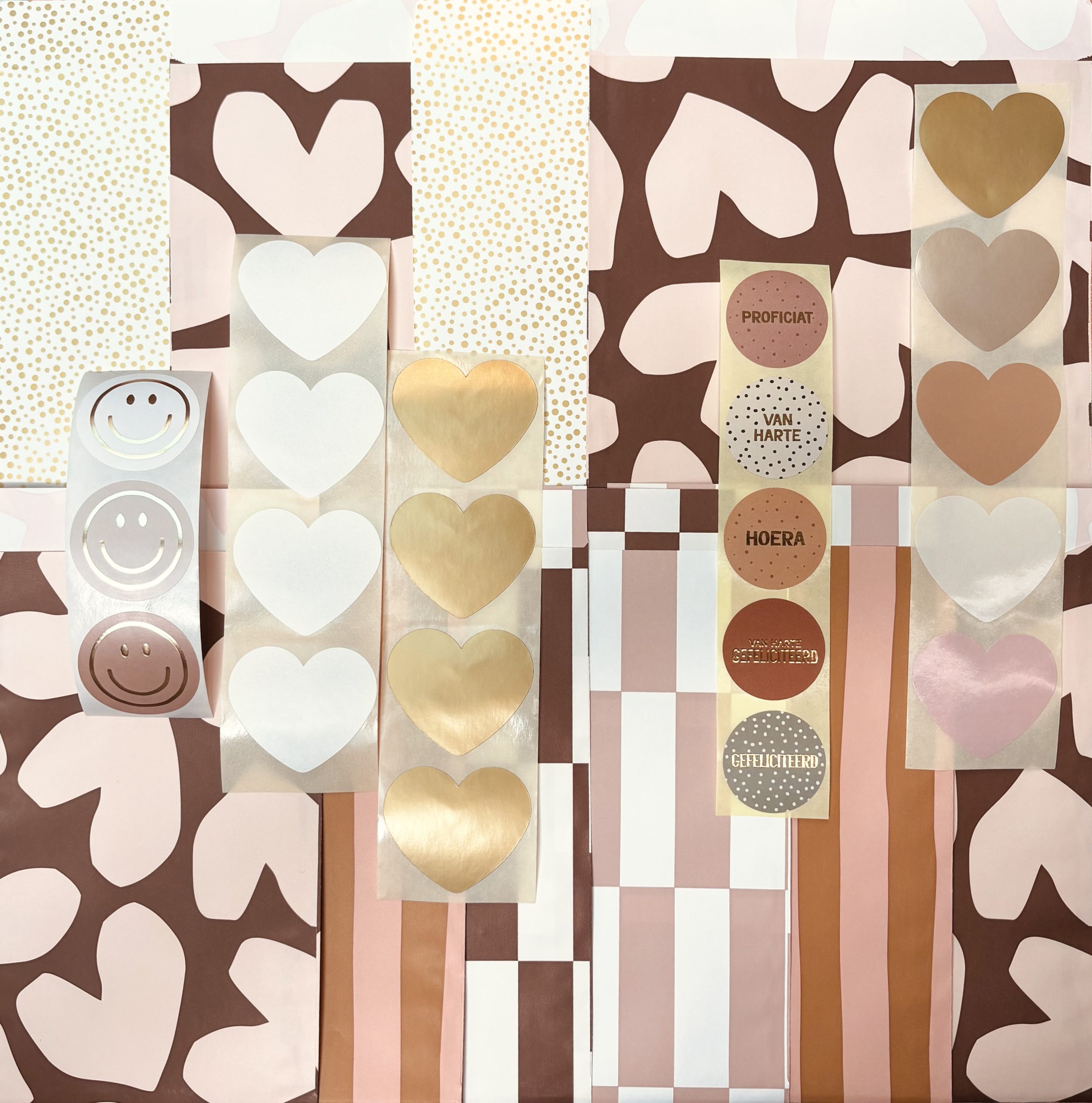 IMG_2967 Inpakset zakjes en stickers `Bruin / roze harten strepen en stipjes` - Afbeelding 1